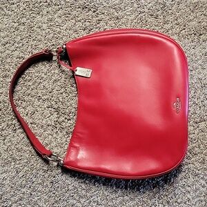 COACH NOMAD HOBO IN GLOVETANNED LEATHER / TRUE RED- EUC